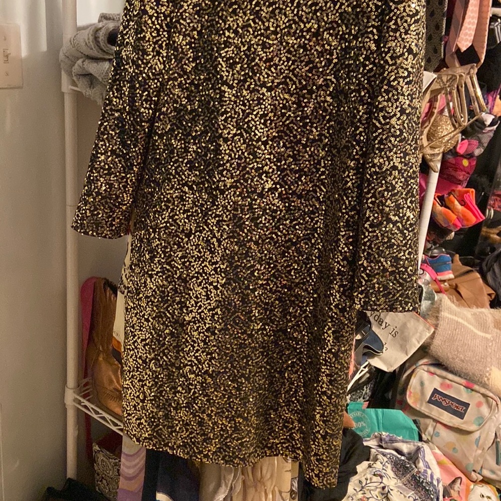 A classic yet vintage dress. No flaws. - Picture 10 of 11
